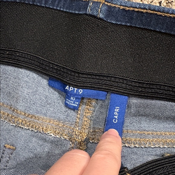 Apt. 9 Women's Cropped Jeans in Navy and Light Blue - Picture 3 of 3